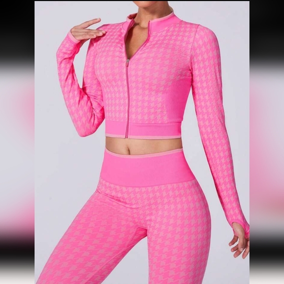 NWOT Barbie Pink Houndstooth Activewear Set Leggings Crop Zip Up Jacket - Picture 3 of 9